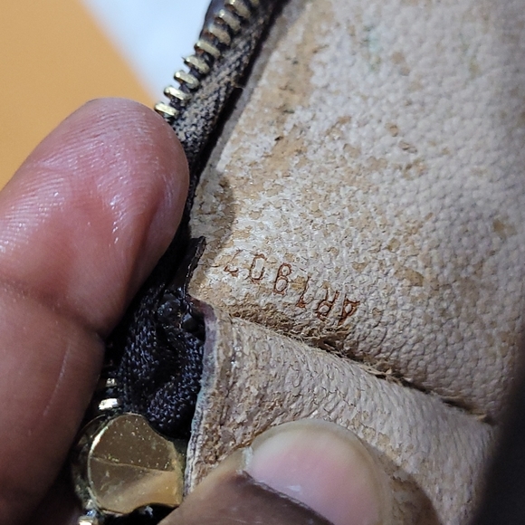 Louis Vuitton Cosmetics Pouch / Pochette - Picture 15 of 16